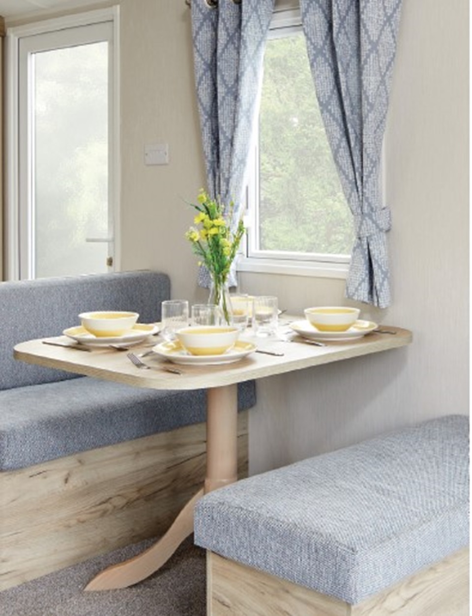 Linwood dining table