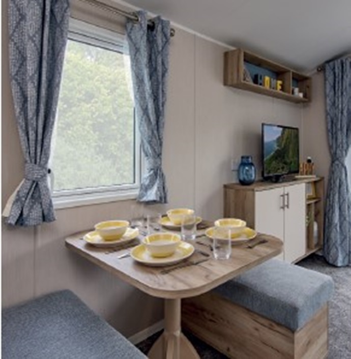 Linwood dining table