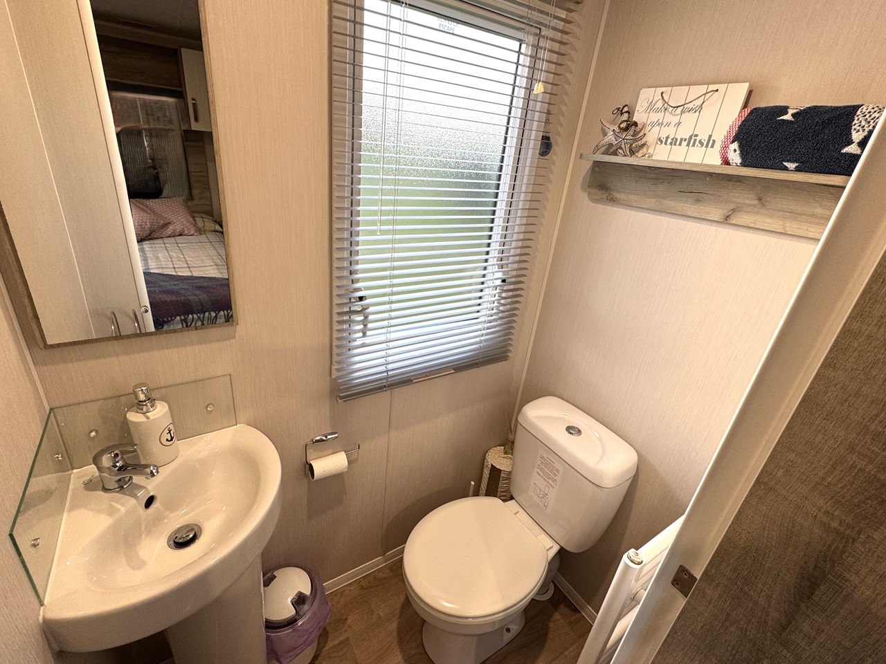 Willerby Skye bathroom