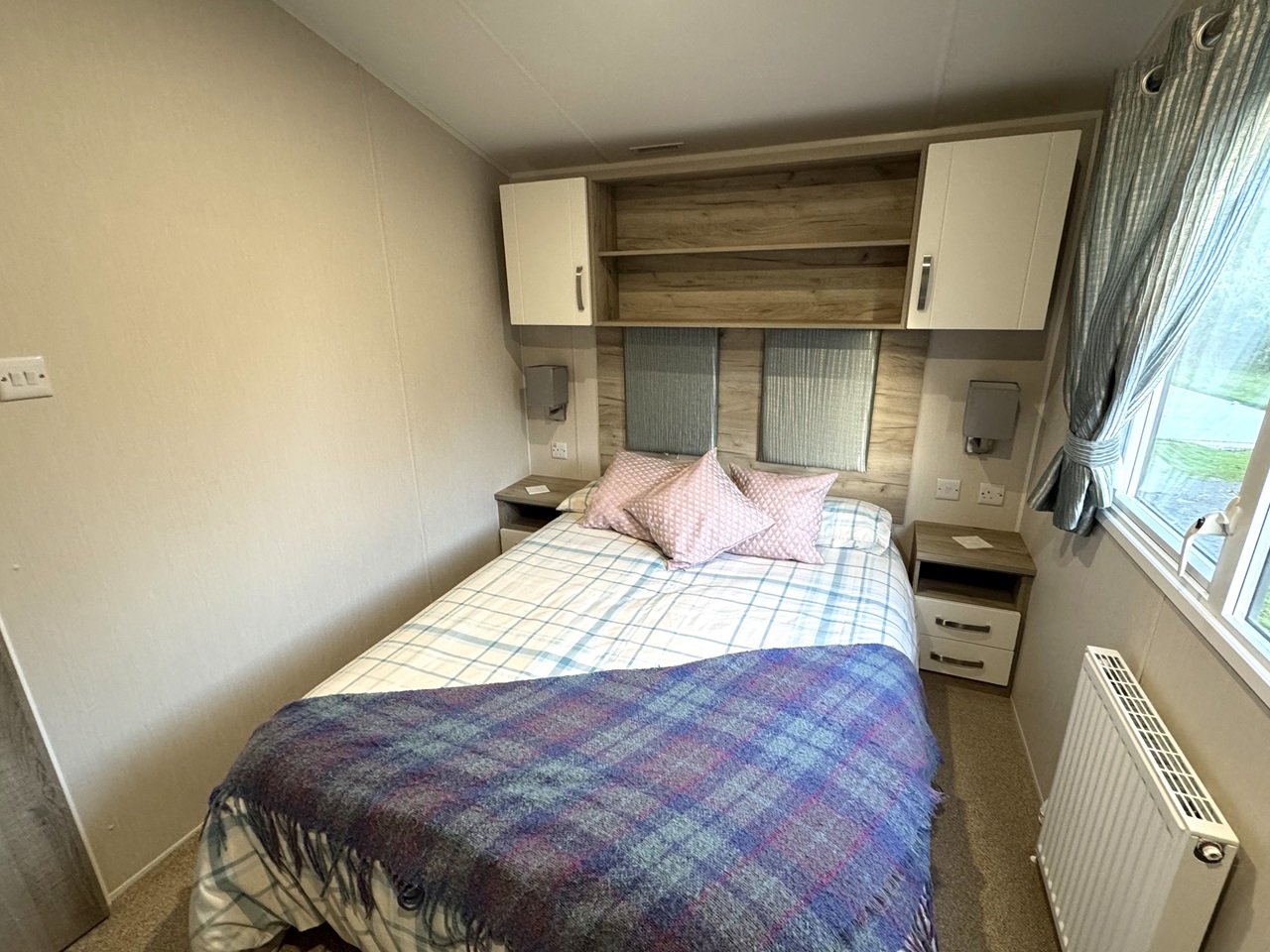 Willerby Skye master bedroom