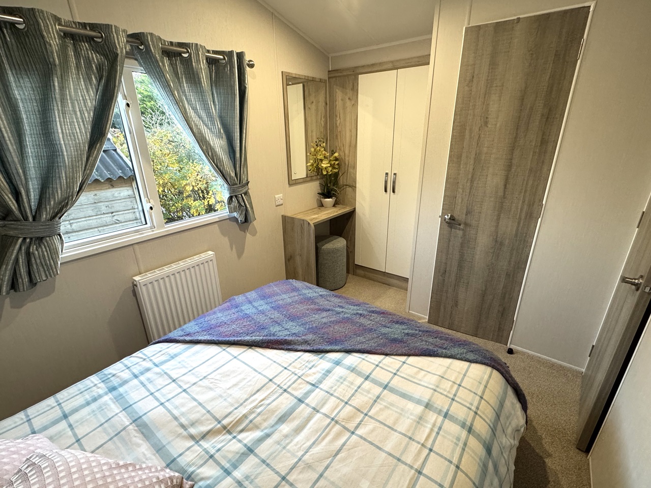 Willerby Skye master bedroom
