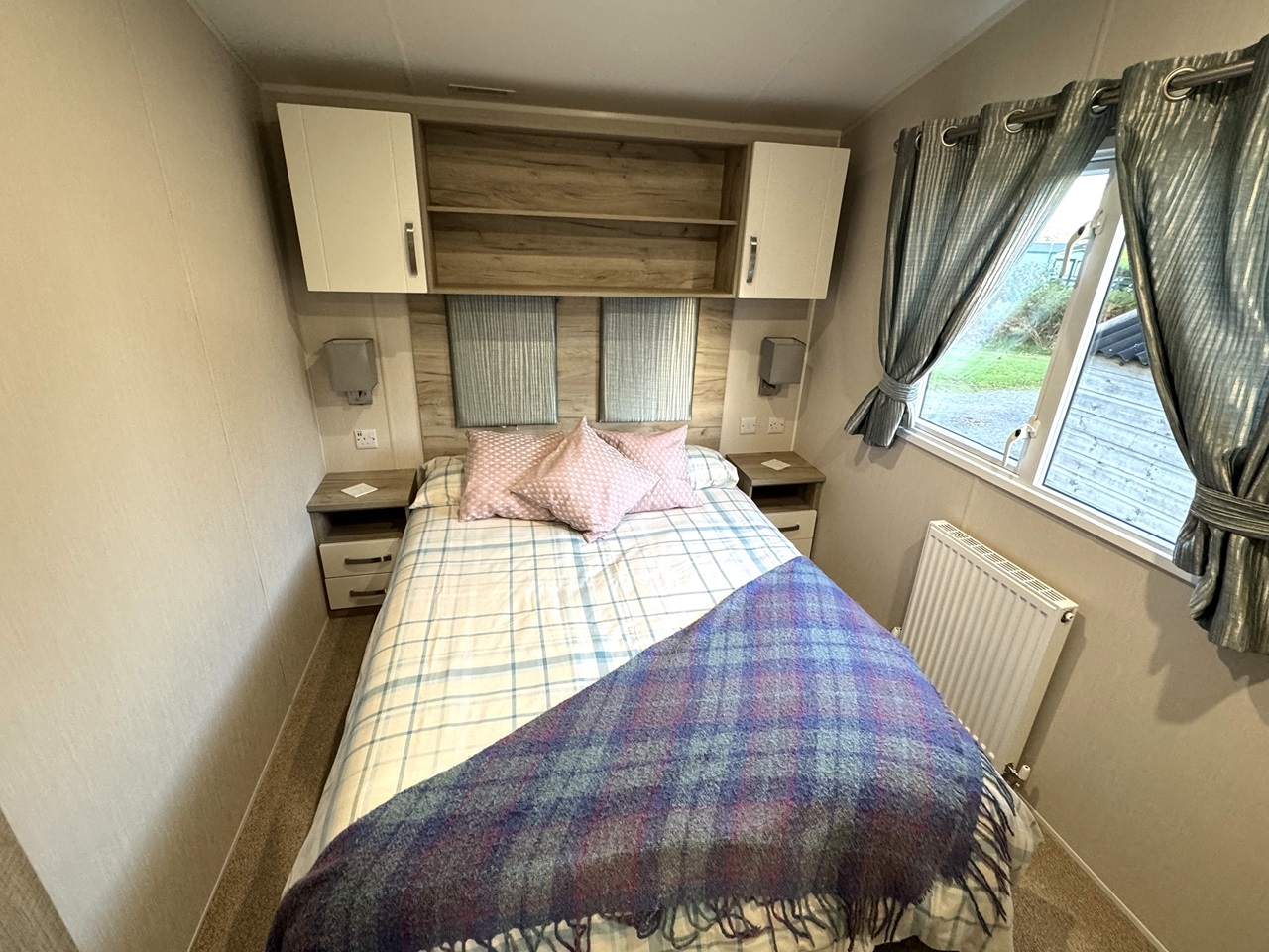 Willerby Skye master bedroom