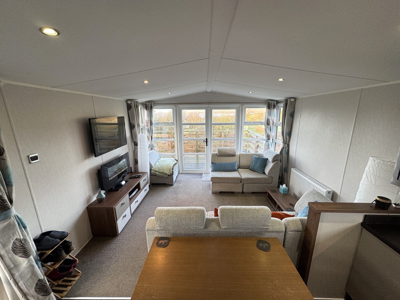 Willerby Skyline lounge and dining table