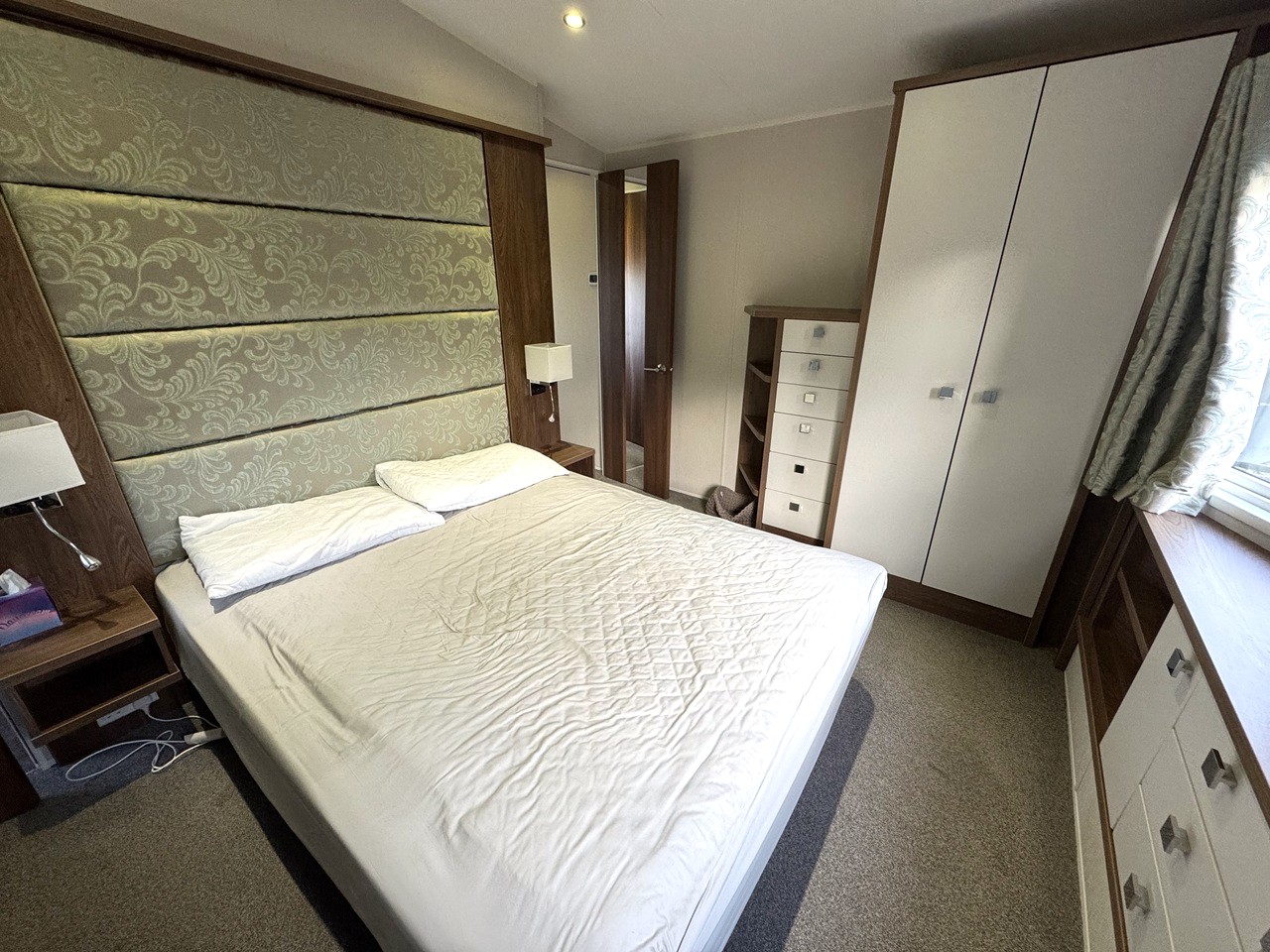 Willerby Skyline master bedroom
