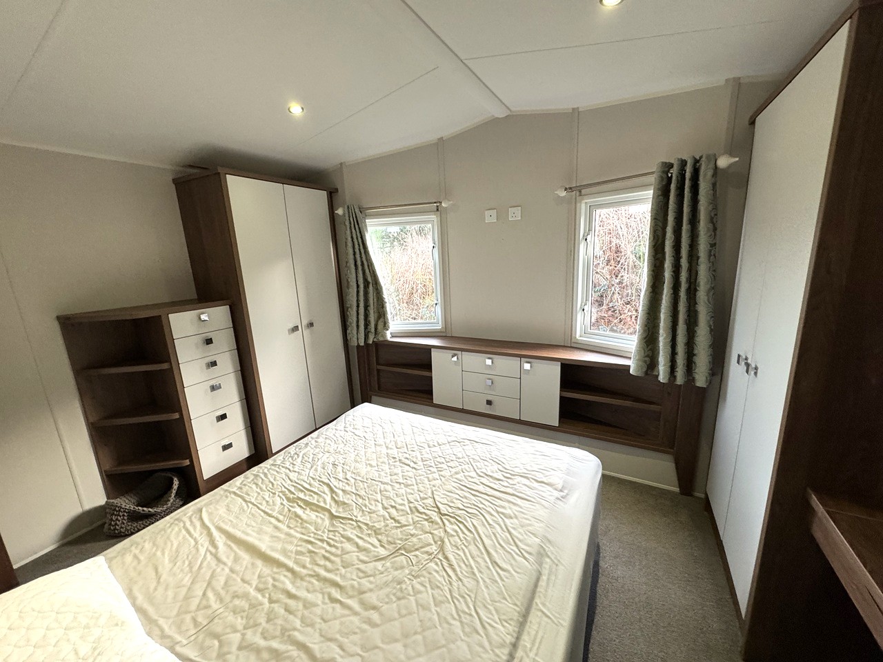 Willerby Skyline master bedroom