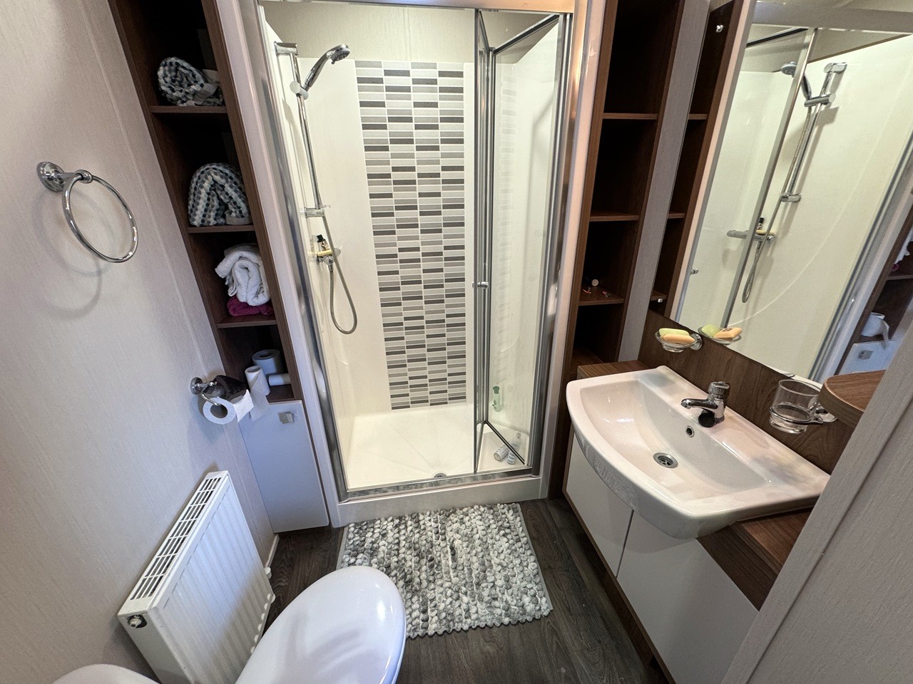 Willerby Skyline shower room