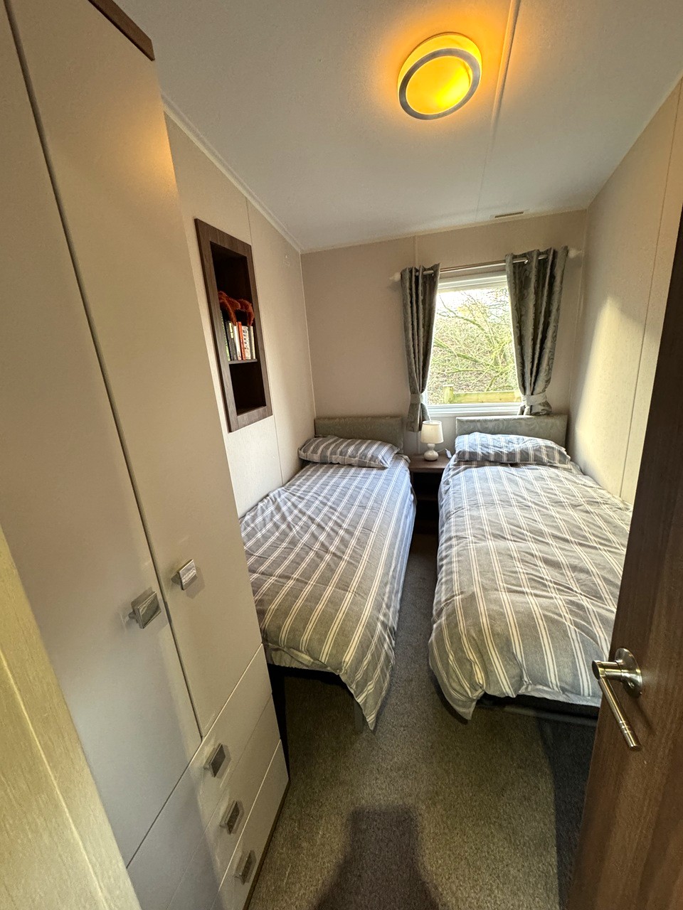 Willerby Skyline twin bedroom
