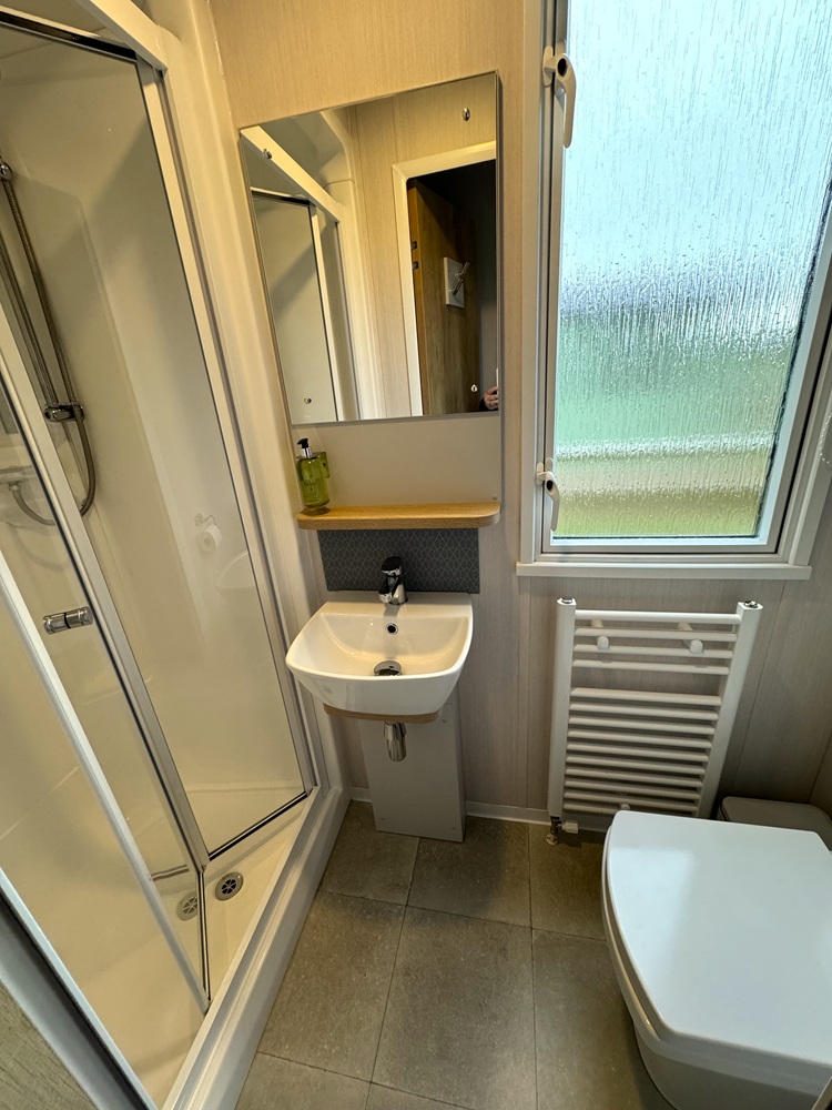 Criffel luxury rental caravan shower room