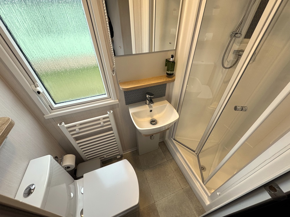 Criffel luxury rental caravan shower room